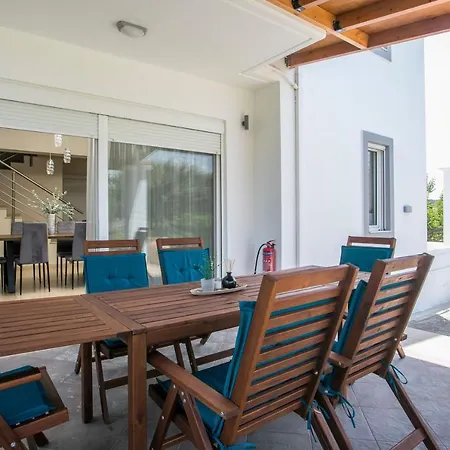 Riverside Villa *